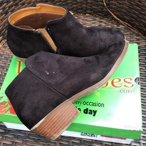 Size 7.5 black booties